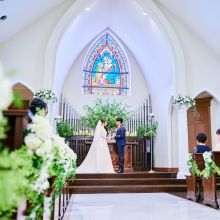 ふたりの希望がそのまま形になる上質な貸切邸宅
リニューアルした優美な空間でアットホームな結婚式を