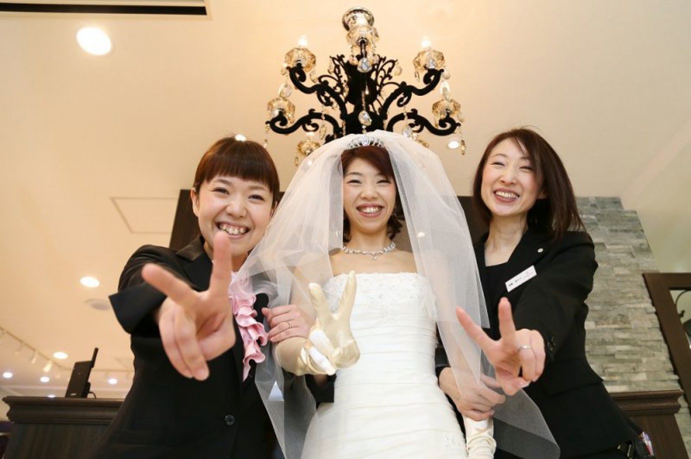 一緒に結婚式を創り上げたスタッフ達。