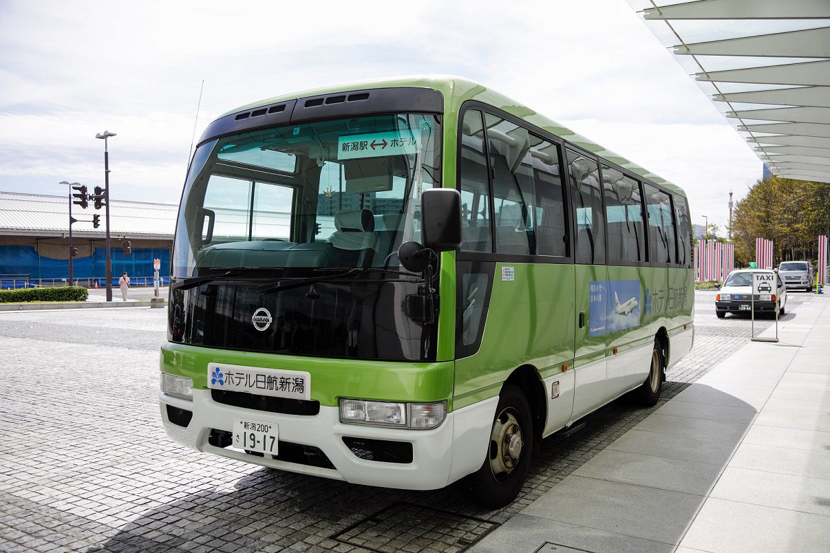 ホテル⇔新潟駅間を走る無料のシャトルバス