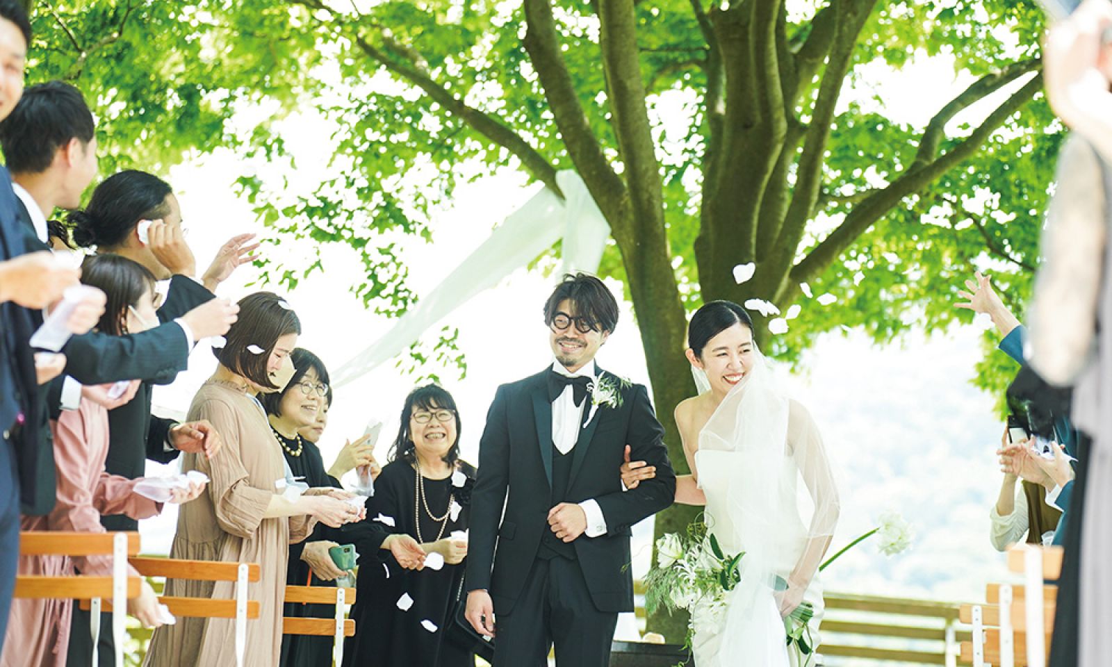 新潟の自然に囲まれたレストランで
フレンチを味わう温かな結婚式を