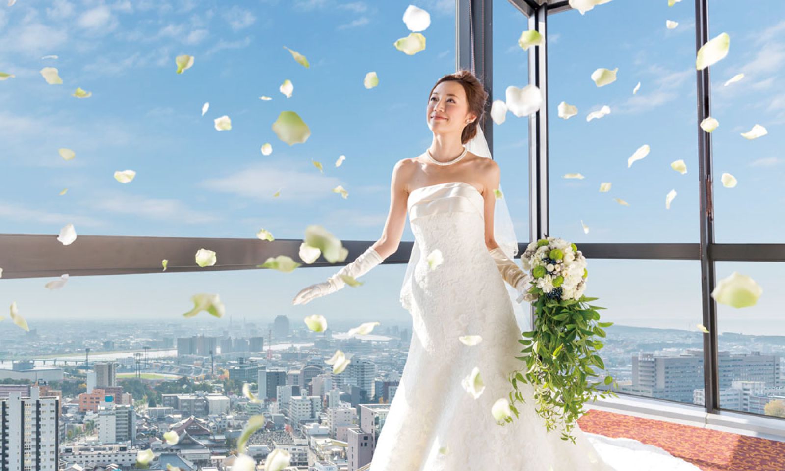 新潟市街を見渡す「天空の挙式」は忘れられない誓い!
「小さな結婚式」、会費制婚、少人数婚などプランも多彩