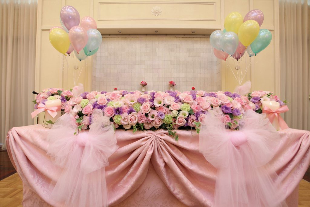 キーカラーはピンク♡結婚式のかわいい高砂コーディネート集