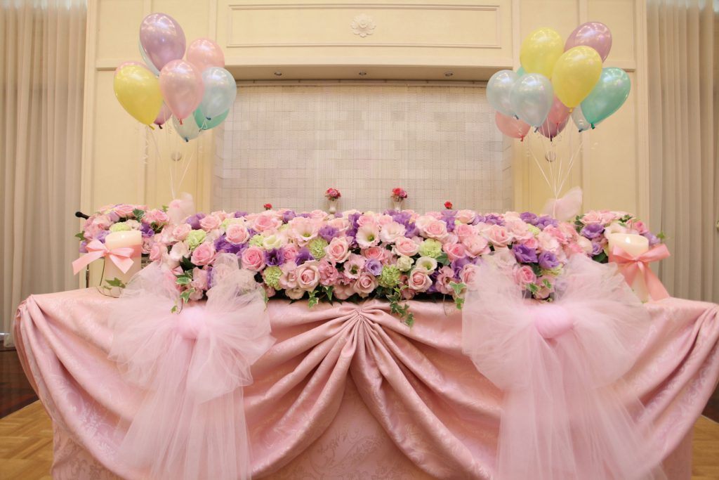 キーカラーは【ピンク】♡結婚式のかわいい高砂コーディネート集 